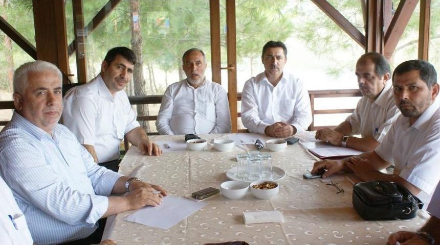 M&uuml;ft&uuml;ler Vezirk&ouml;pr&uuml;'de Toplandı