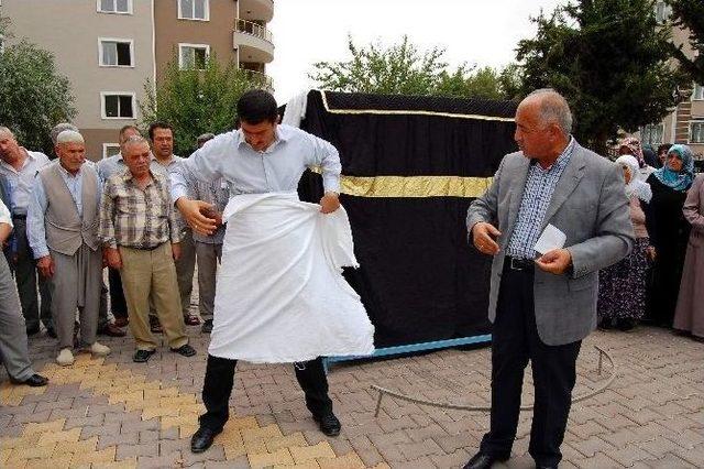 Adıyaman’da Kabe Maketi Etrafında Temsili Tavaf Yapıldı