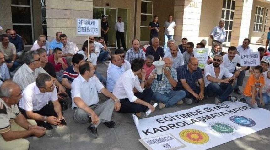 Sendikalardan Valilik Binası &Ouml;n&uuml;nde Basın A&ccedil;ıklaması