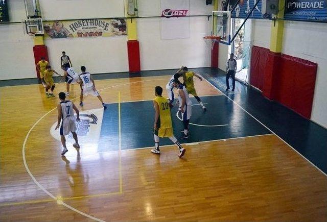 Büyükşehir Basket Takımı İzmir’de 2’de 2 Yaptı