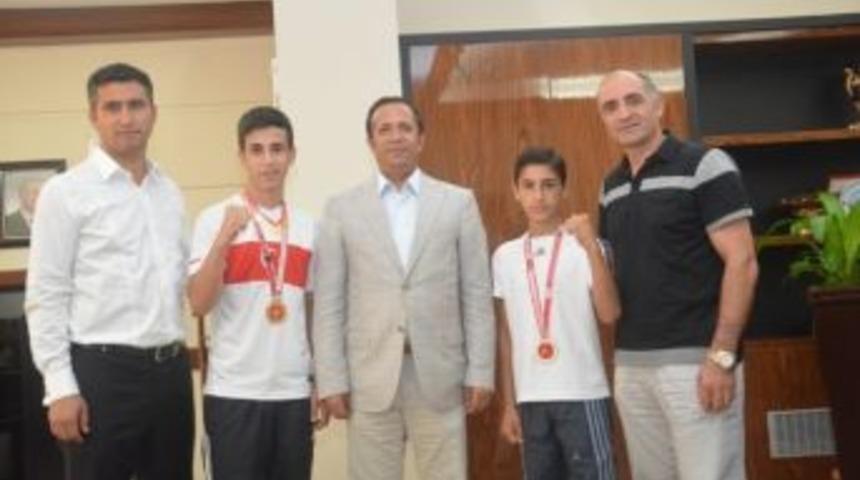 Başkan Toltar&rsquo;dan Başarılı Sporculara Altın