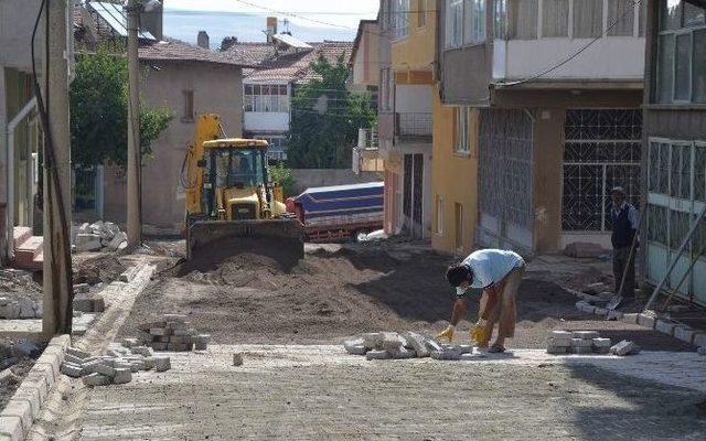 Halı Fuarı Caddesinde Parke Çalışmaları Devam Ediyor