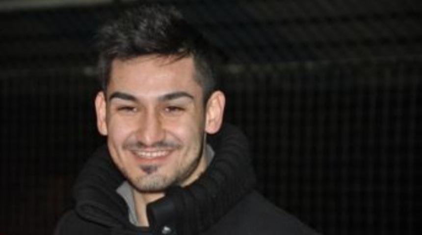 İlkay G&uuml;ndoğan&rsquo;dan Memleketinde A&ccedil;ılan Yaşlı Evine Destek