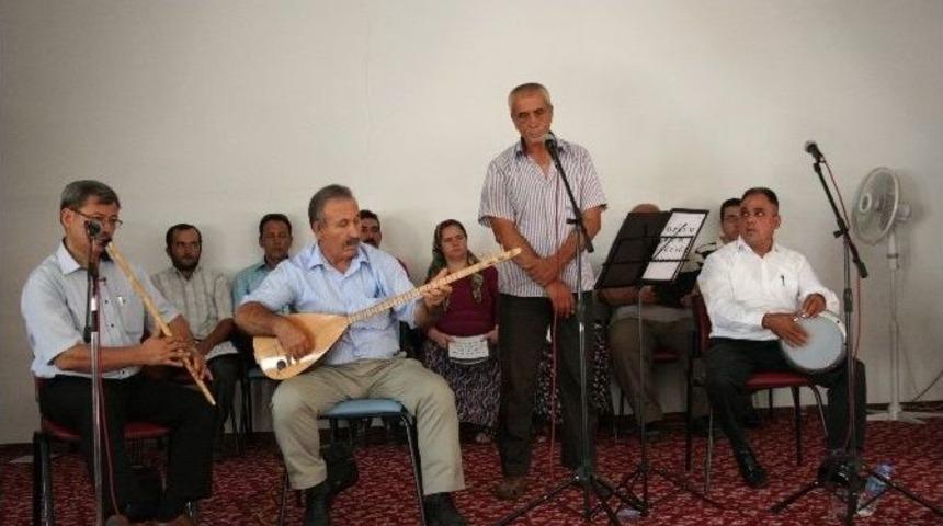 Hastalar, Hastane &Ccedil;alışanlarına Konser Verdi