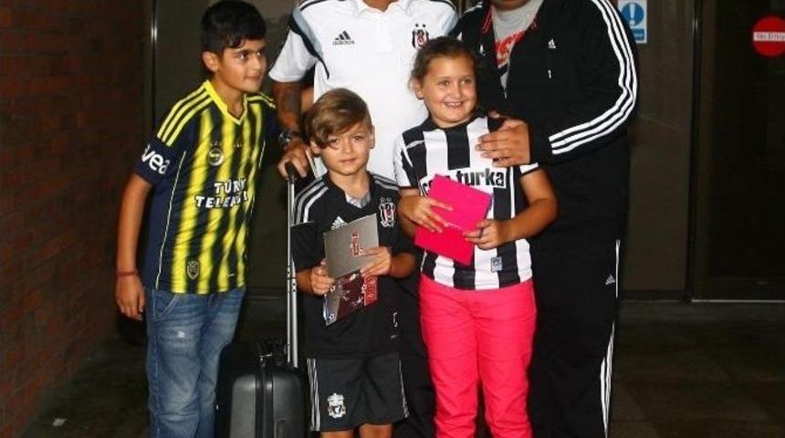 Beşiktaş&rsquo;ı İngiltere&rsquo;de Taraftarlar Karşıladı