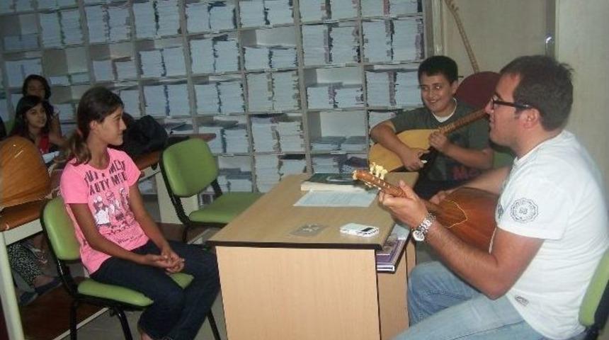 Korkuteli&rsquo;nde Bağlama Kursiyerleri Konsere Hazırlanıyor