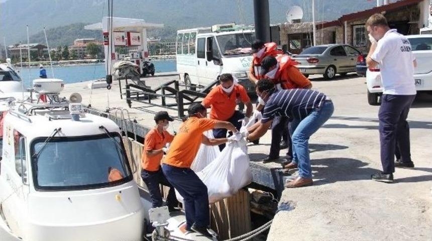 Kemer&rsquo;de Denizde Erkek Cesedi Bulundu