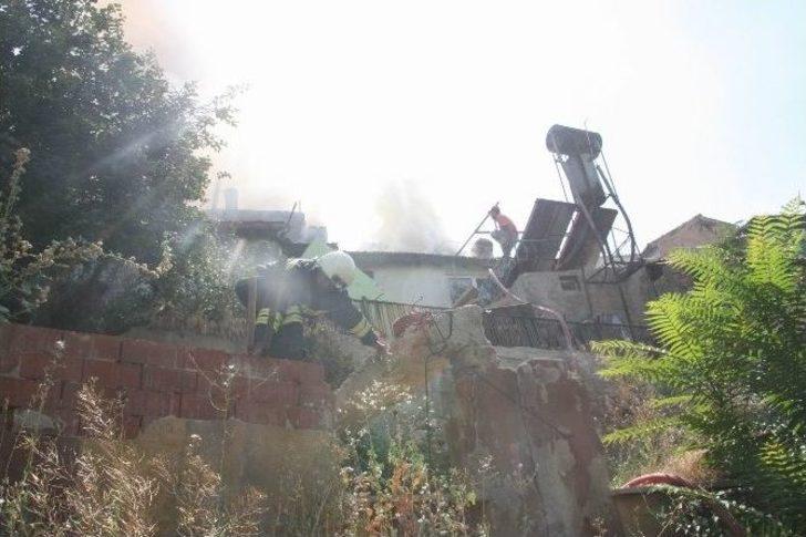 Öfke İle Çıkarılan Yangın 4 Aileyi De Evsiz Bıraktı G1