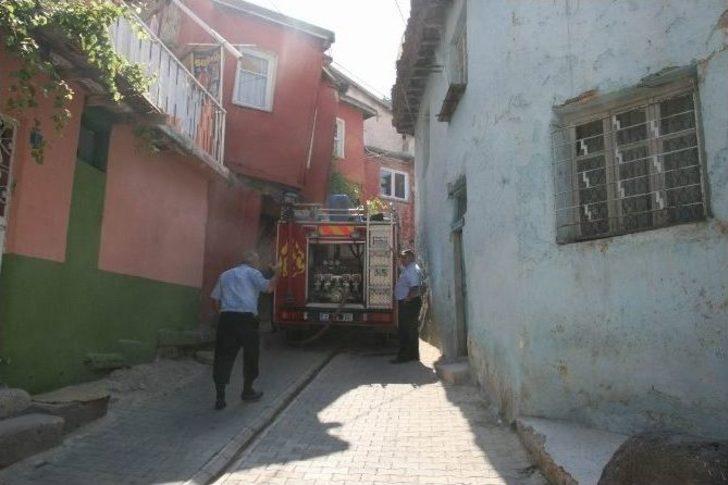 Öfke İle Çıkarılan Yangın 4 Aileyi De Evsiz Bıraktı G3