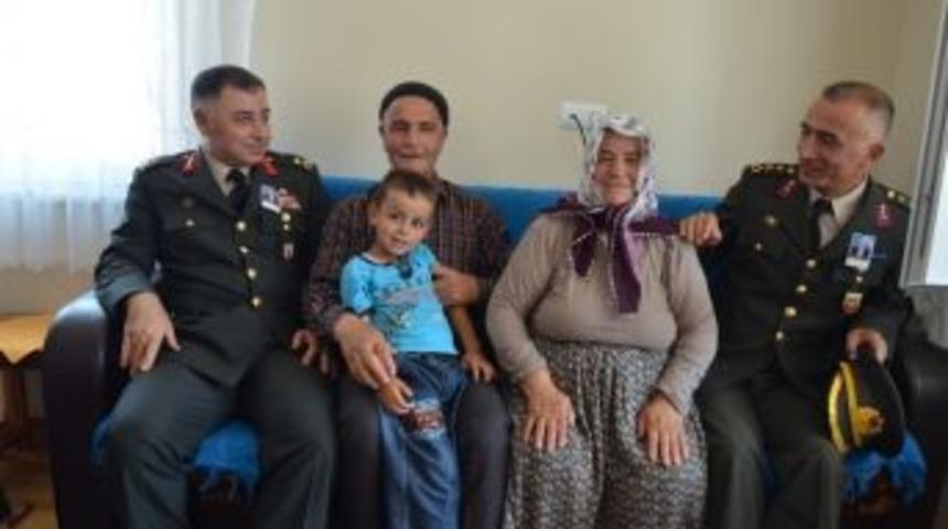 Garnizon Komutanı Kahveci&rsquo;den Şehit Ailesine Ziyaret