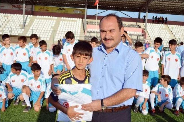 Alaca Belediyesi Yaz Futbol Okulu Başladı