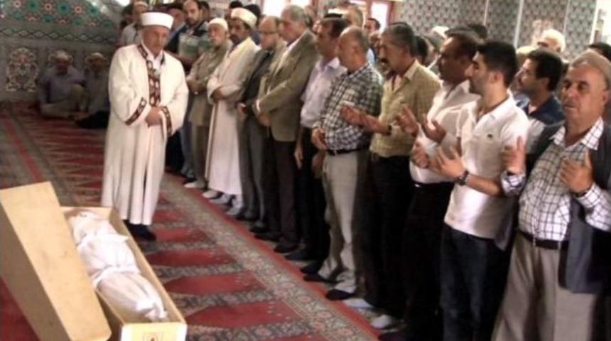 Semanur, Babası Ve İki Kardeşinin Yanına Defnedildi