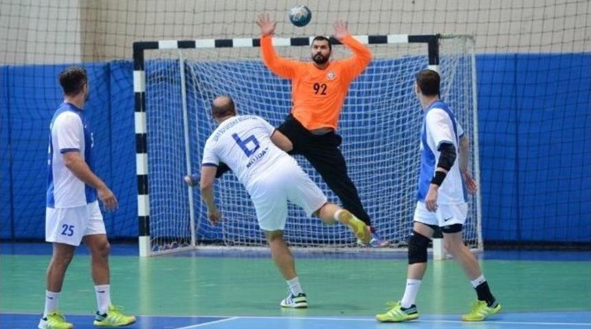 Nil&uuml;fer Belediyespor Hentbol Kupası&rsquo;na Galibiyetle Başladı