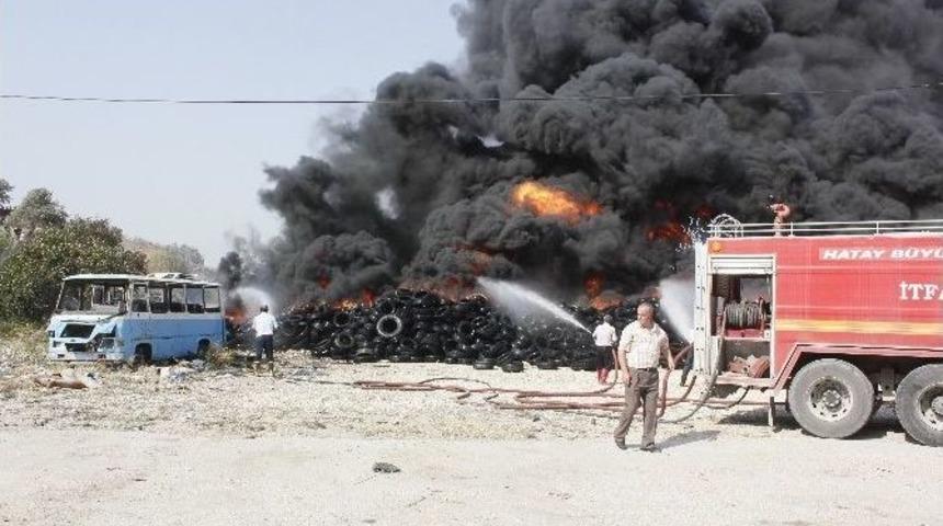 Hatay&rsquo;da Lastik Yangını