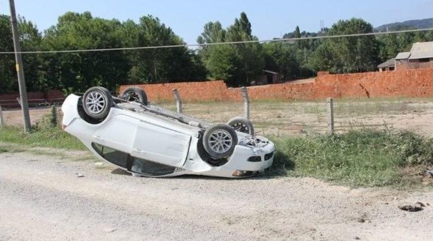 Yoldan &Ccedil;ıkan Otomobil Takla Attı