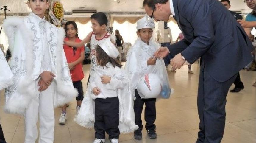 42 &Ccedil;ocuk Erkekliğe İlk Adımı Attı