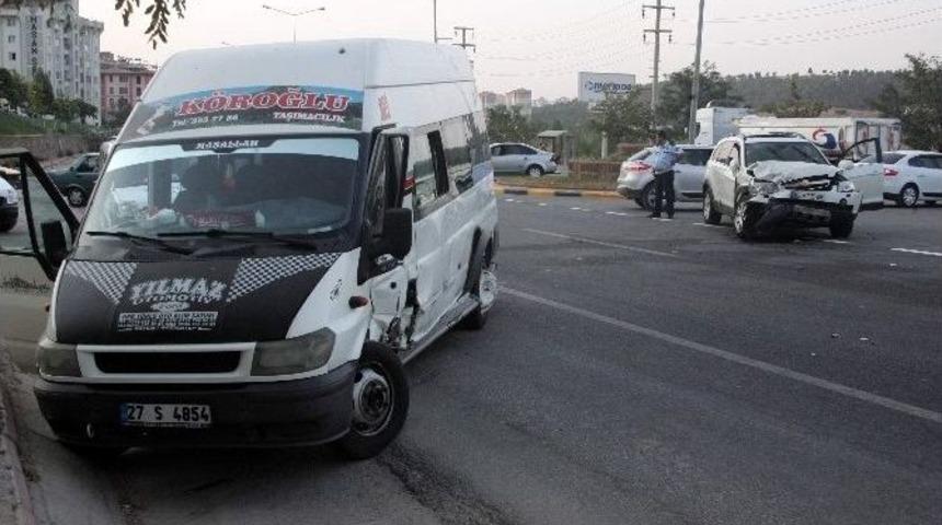 Gaziantep&rsquo;te Trafik Kazası: 4 Yaralı