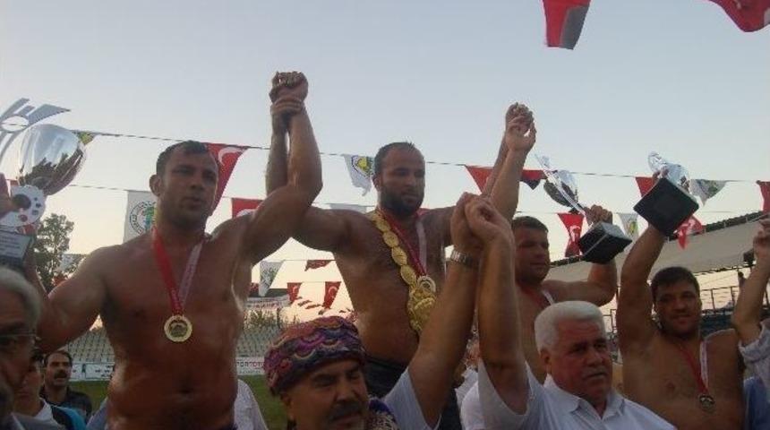 &Ccedil;ardak Yağlı G&uuml;reşlerinde Baş Pehlivan Belli Oldu
