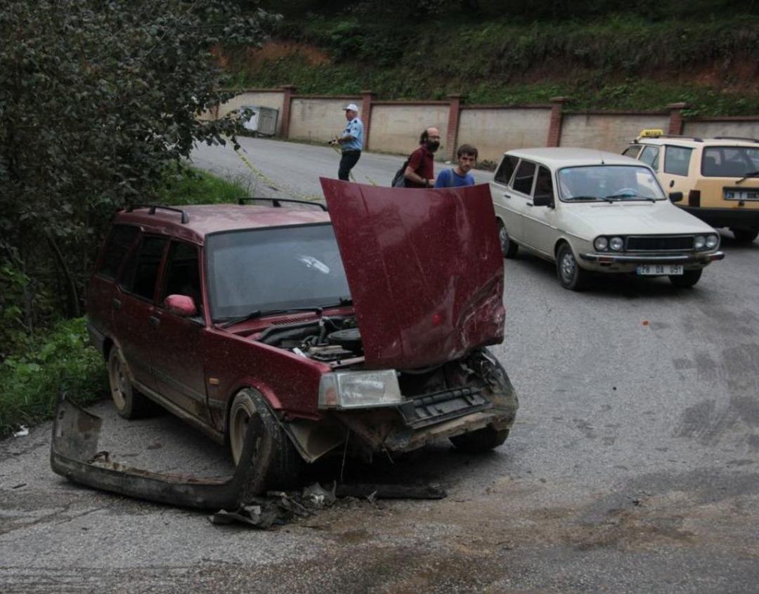 Giresun'da Yolcu Minib&uuml;s&uuml; Ile Otomobil &Ccedil;arpıştı: 11 Yaralı