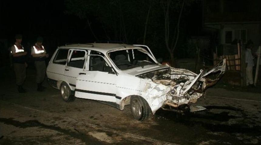 Hurdaya D&ouml;nen Ara&ccedil;lardan Yaralı Kurtuldular