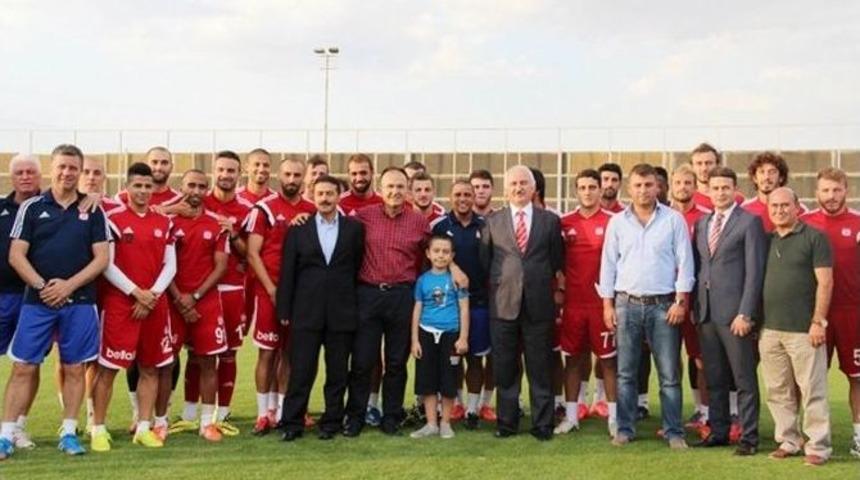 Vali Barut&rsquo;tan, Sivasspor&rsquo;a Moral Ziyareti