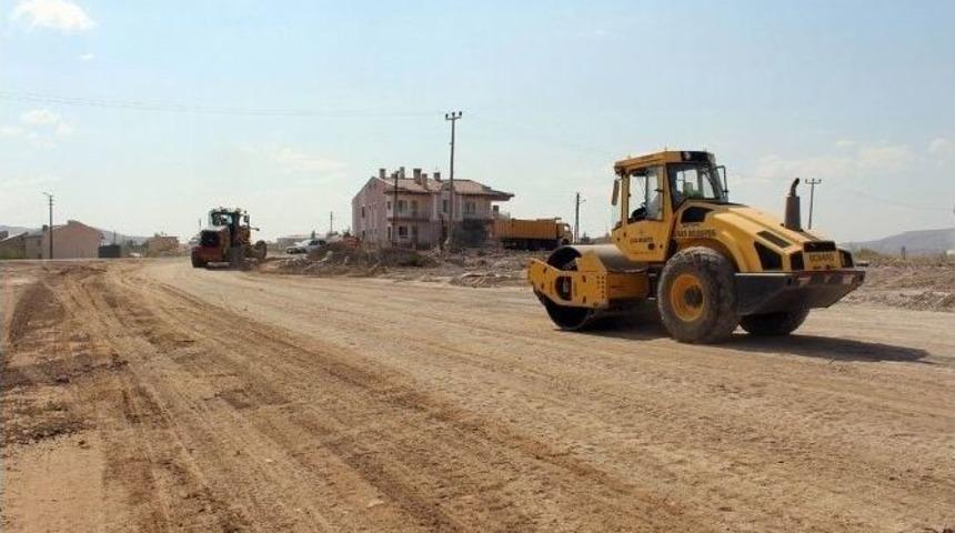 Sivas Belediyesi Yol Yapım &Ccedil;alışmalarına Devam Ediyor
