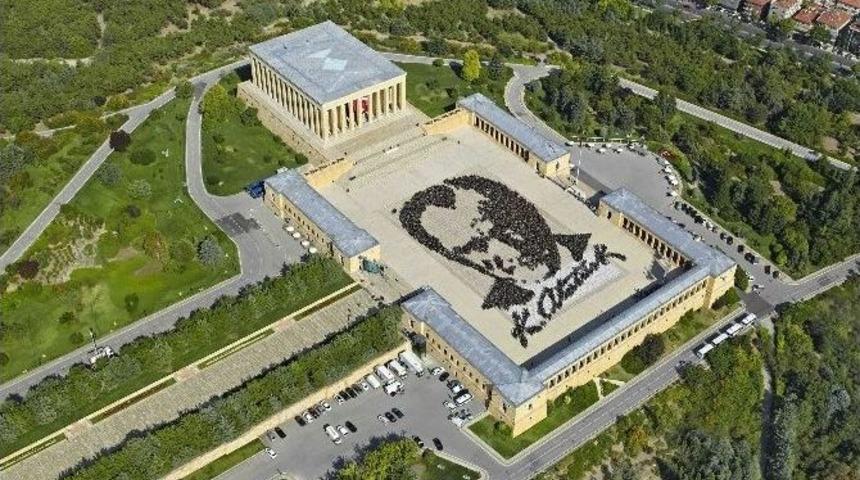 6 Bin G&ouml;n&uuml;ll&uuml; Ata Huzurunda