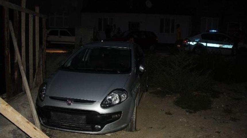 Kadın S&uuml;r&uuml;c&uuml;, Bisikletli Yaşlı Adama &Ccedil;arpıp, İnşaata U&ccedil;tu