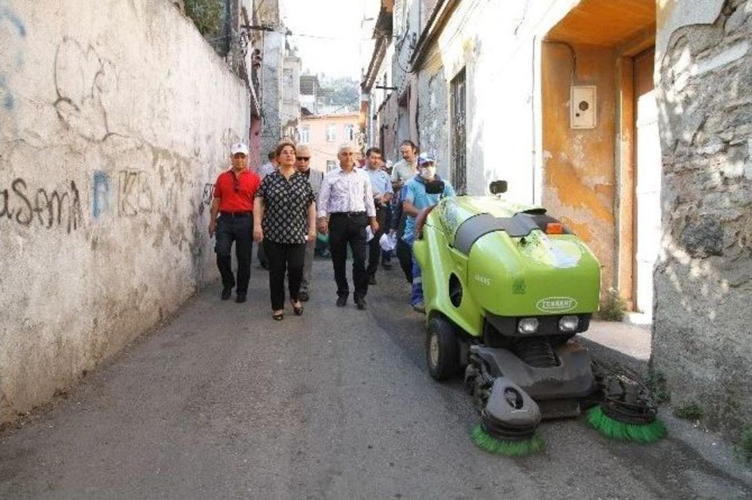Başkan Pektaş İş&ccedil;ileriyle Birlikte Temizlik Yaptı
