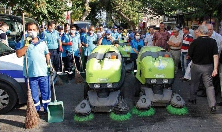 Başkan Pektaş İşçileriyle Birlikte Temizlik Yaptı G2