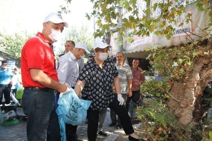 Başkan Pektaş İşçileriyle Birlikte Temizlik Yaptı G3