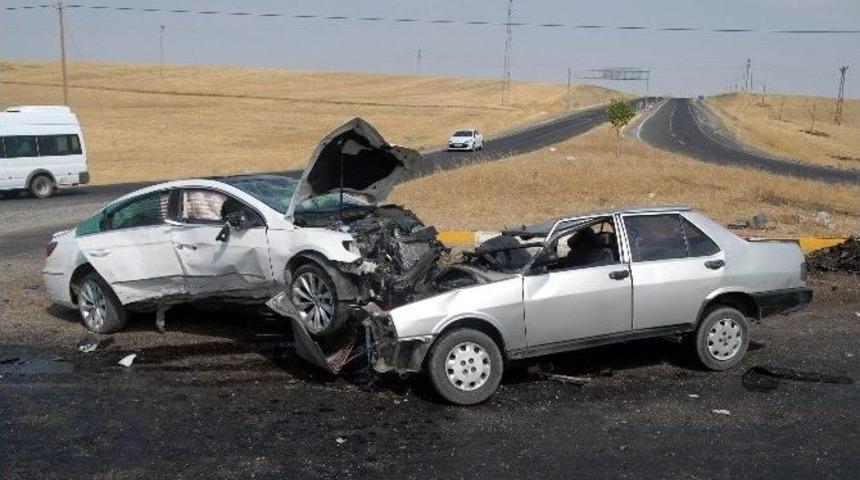 Diyarbakır&rsquo;da Trafik Kazası: 1 &Ouml;l&uuml;, 4 Yaralı