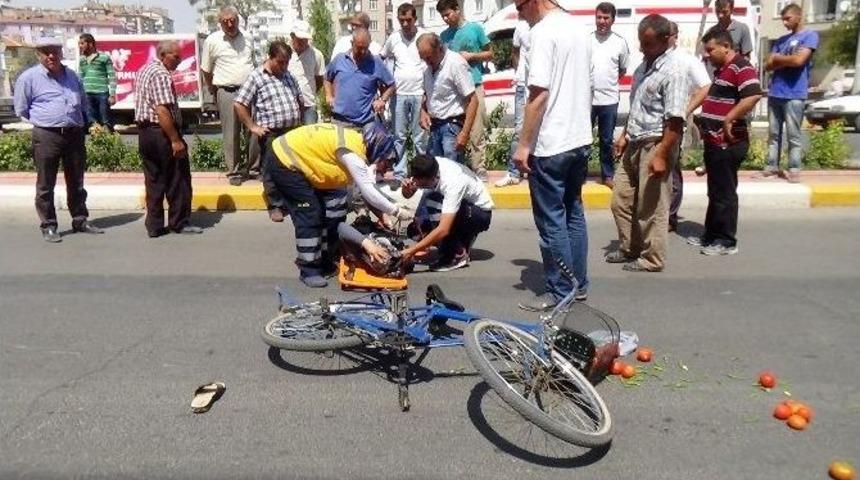 Otomobil Bisiklete Çarptı: 2 Yaralı