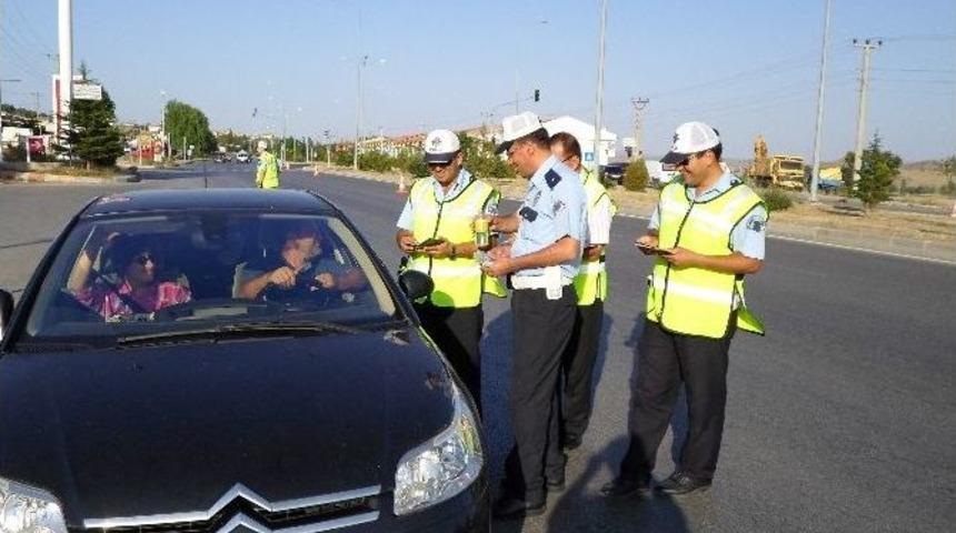 Polisten S&uuml;r&uuml;c&uuml;lere Ceza Yerine Leblebi