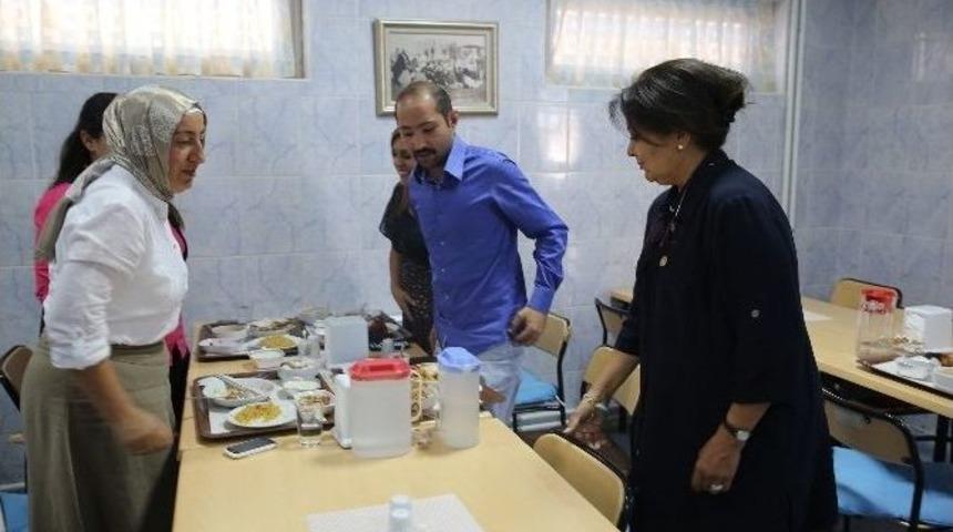 Başkan Vekili&rsquo;nden Personele &Ouml;ğle Yemeği S&uuml;rprizi