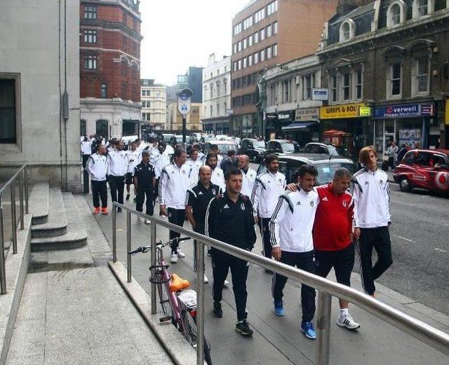 Beşiktaş, Londra Sokaklarında Yürüyüş Yaptı