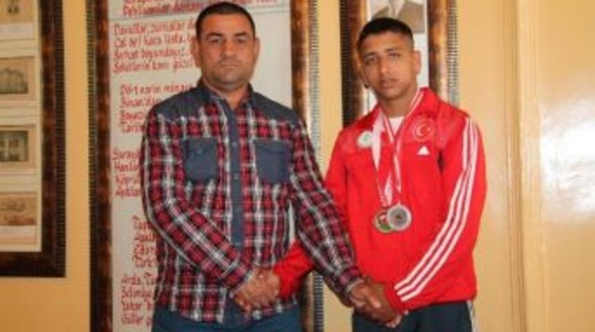 Edirne Belediyesi G&uuml;reş&ccedil;ilerinden Başarı