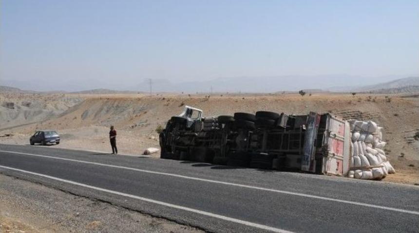 Cizre&rsquo;de Trafik Kazası: 3 Yaralı