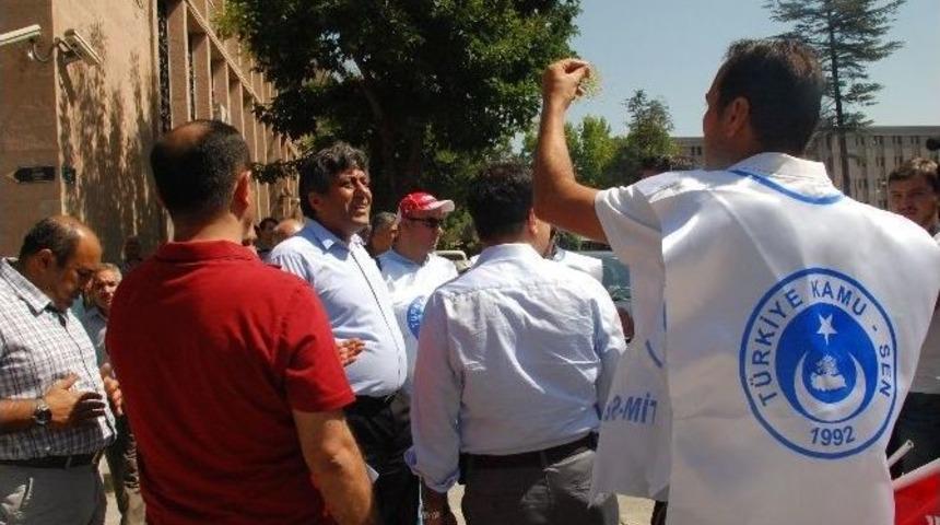 M&uuml;d&uuml;r Atamaları Eyleminde Polis-&ouml;ğretmen Gerginliği