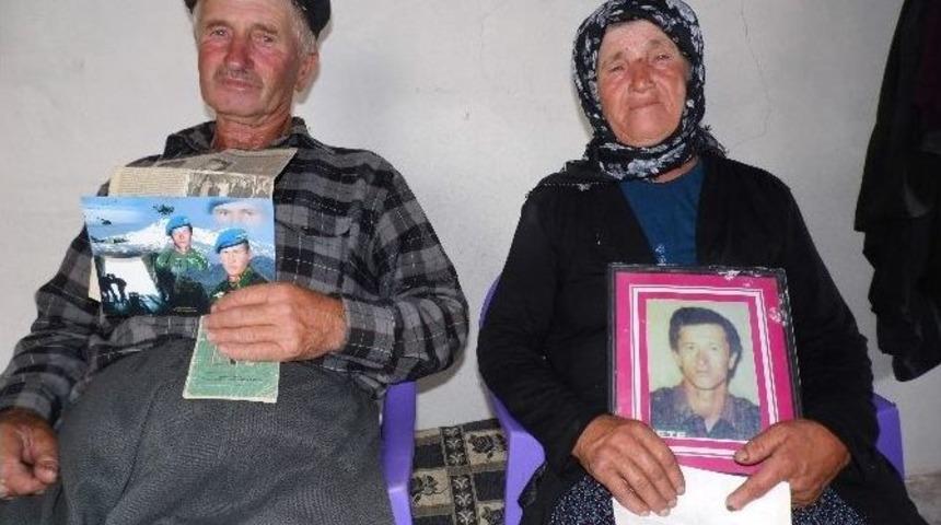 20 Yıl &Ouml;nce Askere Giden Oğullarının Yollarını G&ouml;zl&uuml;yorlar