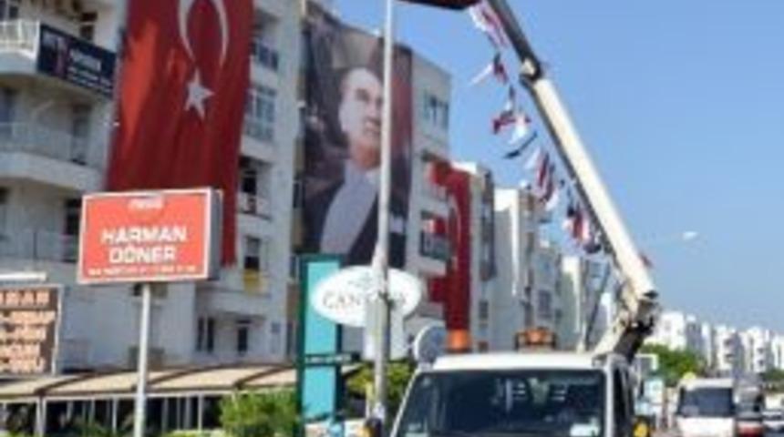 Muratpaşa Bayraklarla S&uuml;sleniyor