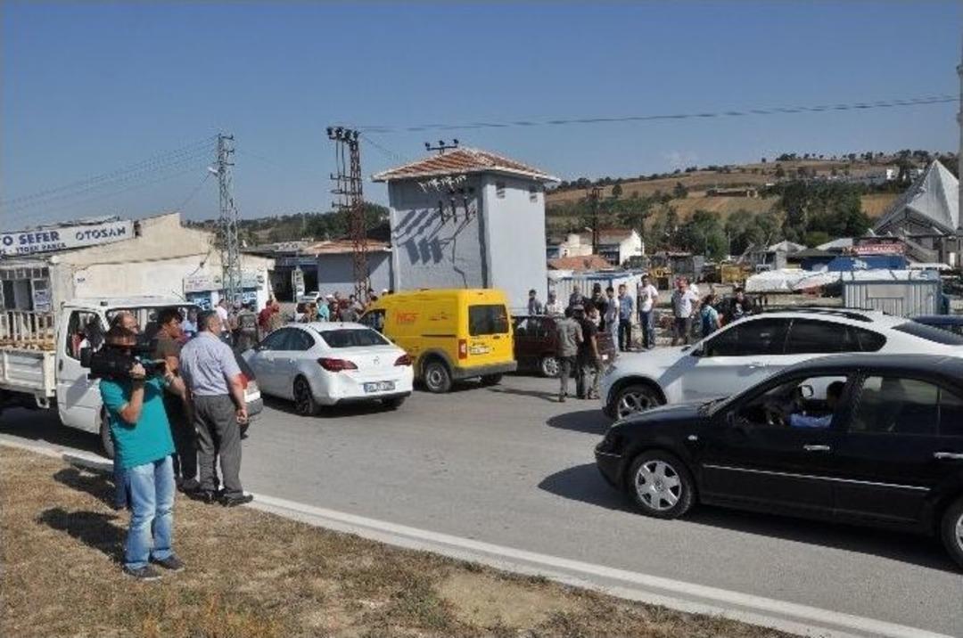 Sanayi Esnafı Kavşak İ&ccedil;in Yol Kapattı