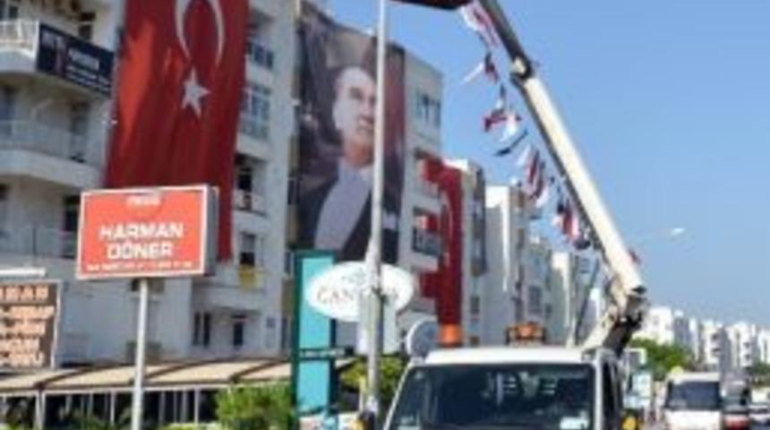 Muratpaşa Bayraklarla S&uuml;sleniyor