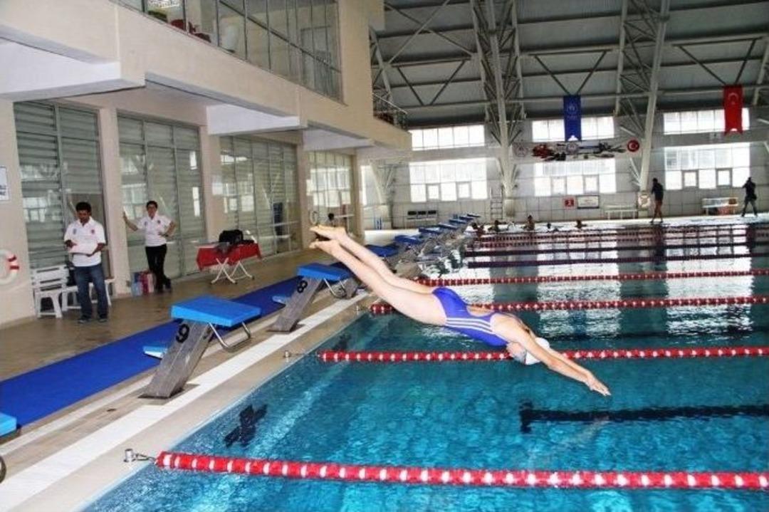 Van&rsquo;ın İlk Kız Y&uuml;z&uuml;c&uuml;leri Gen&ccedil;lik Festivali&rsquo;ne Hazırlanıyor