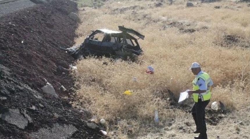 Diyarbakır&rsquo;da Polis Memuru Ve &Ccedil;ocuğu Kazada &Ouml;ld&uuml;