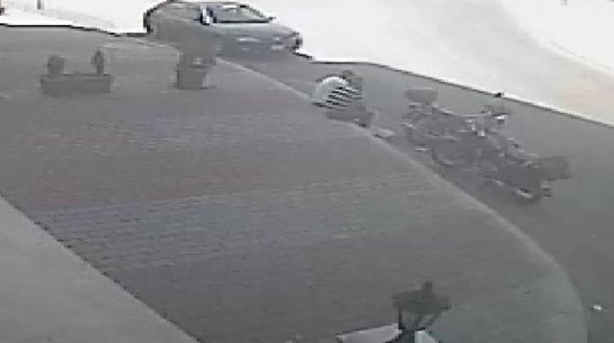 Bı&ccedil;aklı Motosiklet Hırsızları G&uuml;venlik Kamerasında