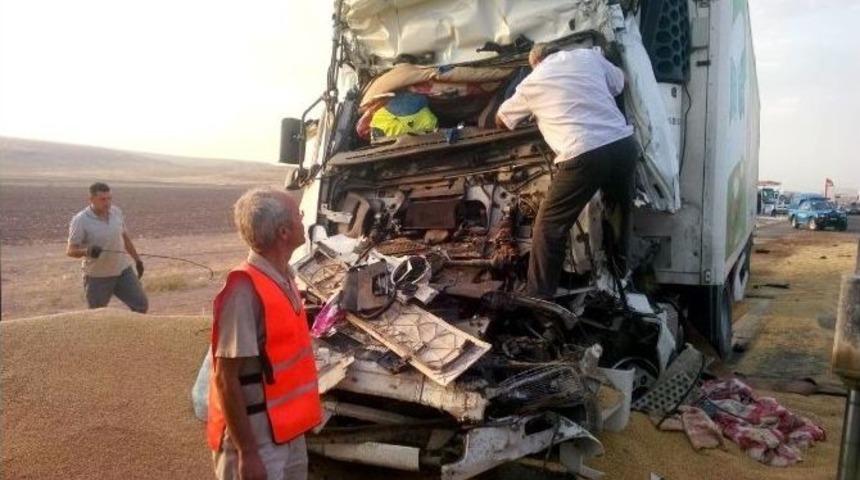 Tır, Tıra Arkadan &Ccedil;arptı: 1 &Ouml;l&uuml;