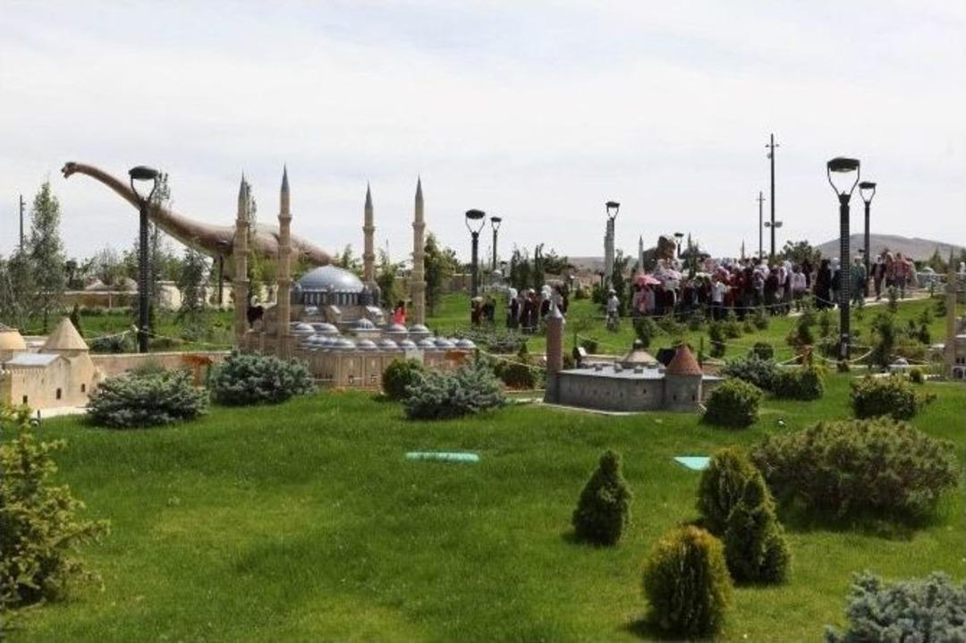 80 Binde Devr-i Alem Parkını 800 Bin Kişi Ziyaret Etti