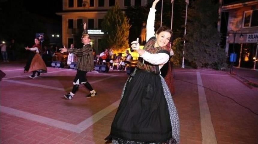 G&ouml;r&uuml;kle&rsquo;de İspanyol Ezgileri Yankılandı