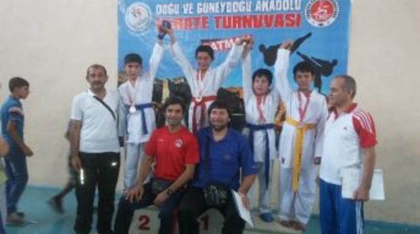 Şahinbey Belediye Karate Takımı 21 Madalya Alarak Birinci Oldu